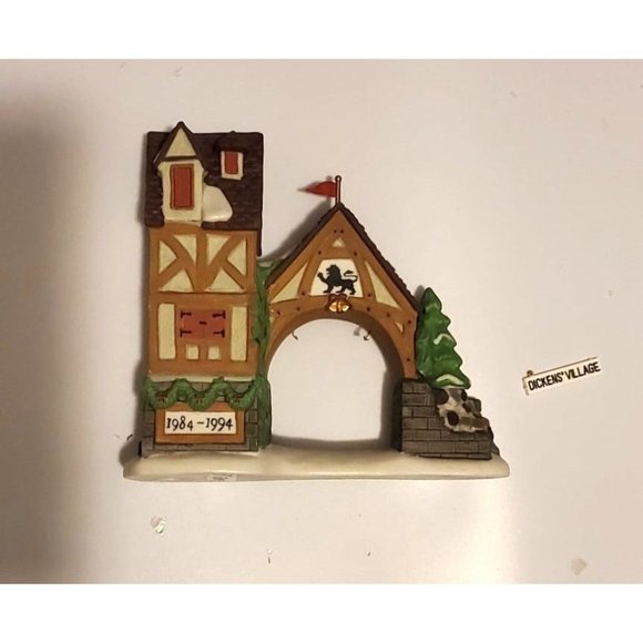 Dept. 56 Heritage Village Collection - Dickens' Village Series - Dedlock Arms & - Picture 8 of 9